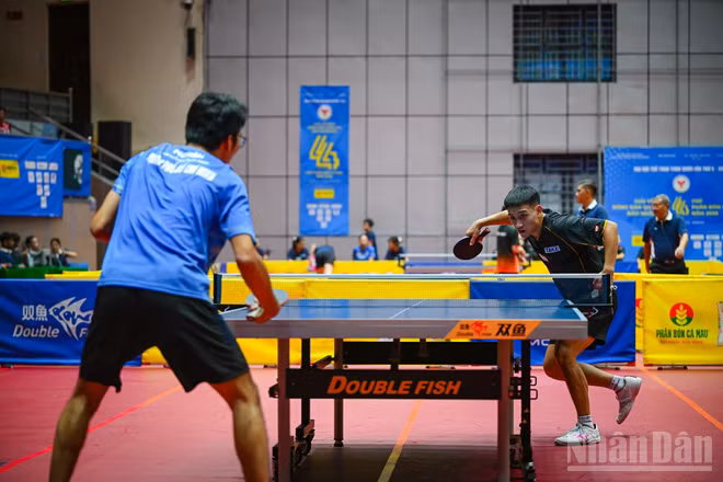 Tay vợt kỳ cựu Nguyễn Anh Tú thi đấu bùng nổ cho Hà Nội. (Ảnh: BẢO LONG)