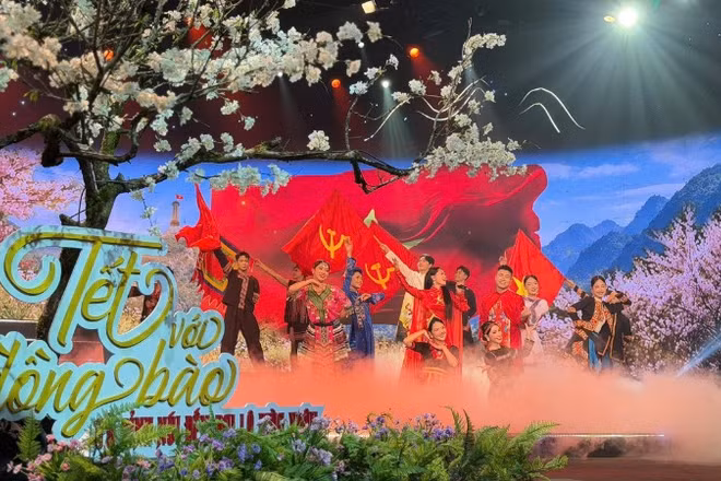 Chương trình "Tết với đồng bào 2026" có chủ đề “Từ đỉnh núi đến đại lộ mùa xuân”. (Ảnh: VTV)