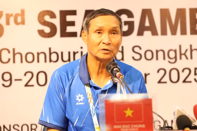 Huấn luyện viên Mai Đức Chung tại buổi họp báo sau trận thắng 2-0 trước Myanmar. (Ảnh: VFF)