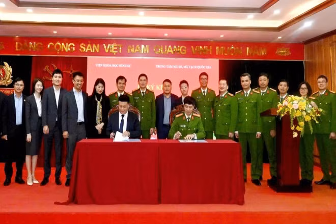 Quang cảnh lễ ký kết giữa Viện Khoa học hình sự và Trung tâm Mã số, mã vạch quốc gia.