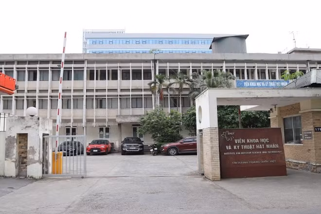 Trung tâm điều hành quan trắc và cảnh báo phóng xạ môi trường do Viện Khoa học và Kỹ thuật hạt nhân phụ trách.
