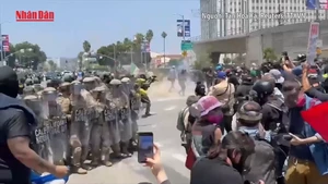 [Video] Mỹ: Biểu tình phản đối truy quét người nhập cư lan sang bang Texas