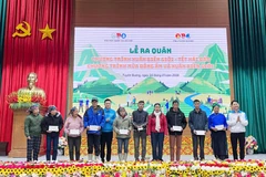 Chương trình tình nguyện Xuân biên giới-Tết hải đảo trao nhiều phần quà cho người dân các Thàng Tín, Bản Máy, Tân Tiến, Hoàng Su Phì, Nậm Dịch và Lao Chải.