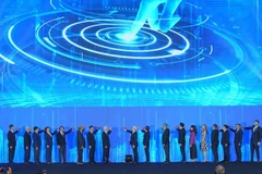 Các đại biểu thực hiện nghi thức công bố phát triển Đô thị Khoa học công nghệ-bắc Thành phố Hồ Chí Minh. 