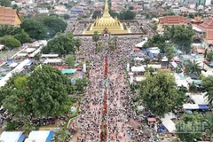 Lễ hội That Luang năm 2025 của Lào nhìn từ trên cao. (Ảnh: Cộng tác viên)