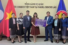 Tỉnh Sekong góp 300 triệu đồng hỗ trợ thành phố Đà Nẵng khắc phục hậu quả thiên tai. (Ảnh: Cộng tác viên)