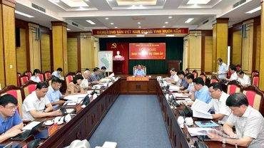 Ban Thường vụ Tỉnh ủy Tuyên Quang đã họp, quyết định thành lập 22 đoàn kiểm tra công tác lãnh đạo, chỉ đạo, tổ chức thực hiện nhiệm vụ chính trị sau hợp nhất, sáp nhập tại các xã, phường.