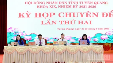 Chủ tọa kỳ họp.