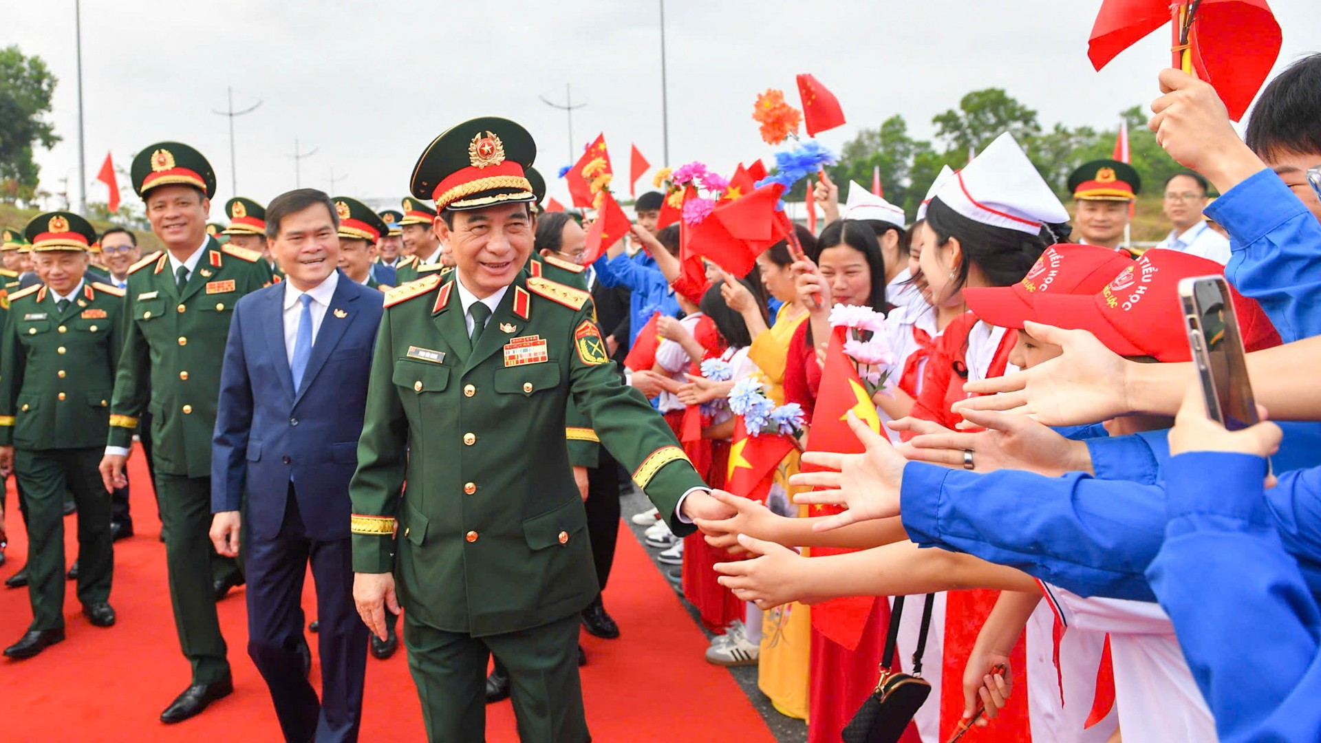 Quang cảnh Lễ tiễn Đại tướng Phan Văn Giang và Đoàn đại biểu Việt Nam.