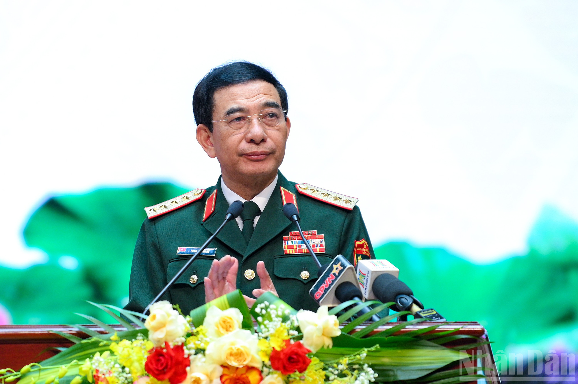 Đại tướng Phan Văn Giang, Ủy viên Bộ Chính trị, Phó Bí thư Quân ủy Trung ương, Bộ trưởng Quốc phòng phát biểu tại Lễ tuyên dương. ndo_br_khen-thuong-a80-2163.jpg