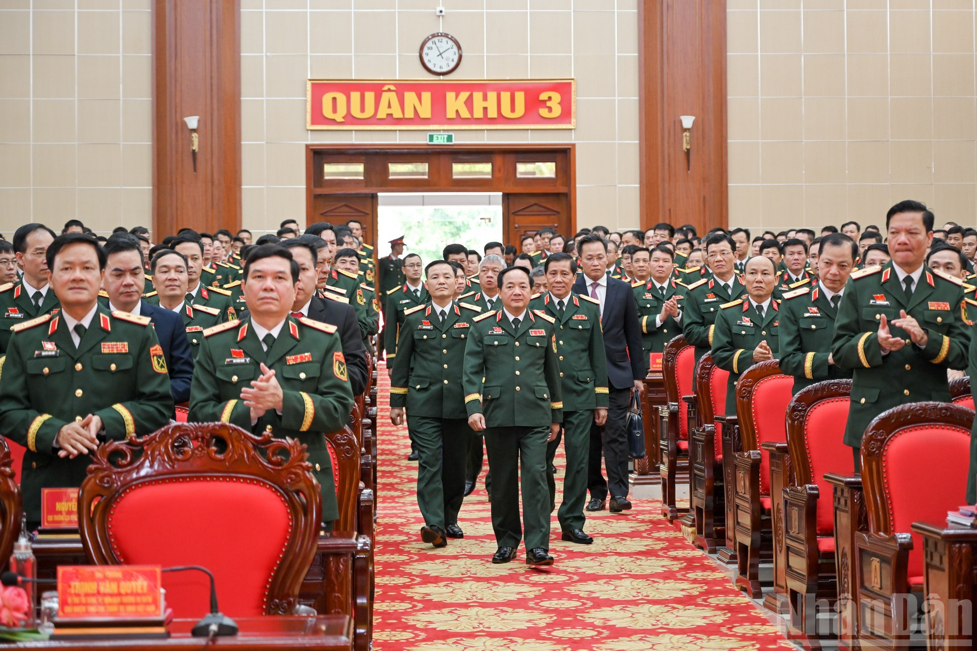 Đại tướng Trịnh Văn Quyết, Bí thư Trung ương Đảng, Ủy viên Thường vụ Quân ủy Trung ương, Chủ nhiệm Tổng cục Chính trị Quân đội nhân dân Việt Nam cùng các đại biểu dự đại hội. ndo_br_dai-hoi-quan-khu-3-ngay-15-5923.jpg