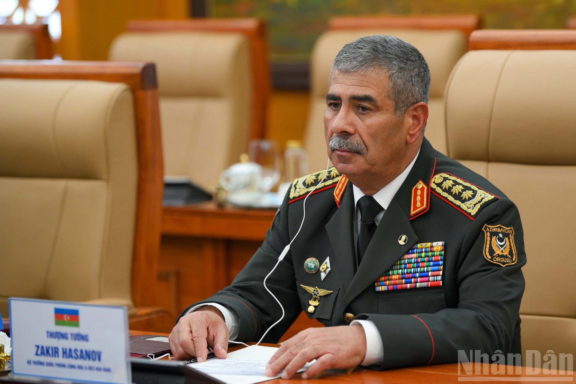 Thượng tướng Zakir Hasanov, Bộ trưởng Quốc phòng Azerbaijan tại cuộc hội đàm. ndo_br_bqg-tiep-az-0399.jpg