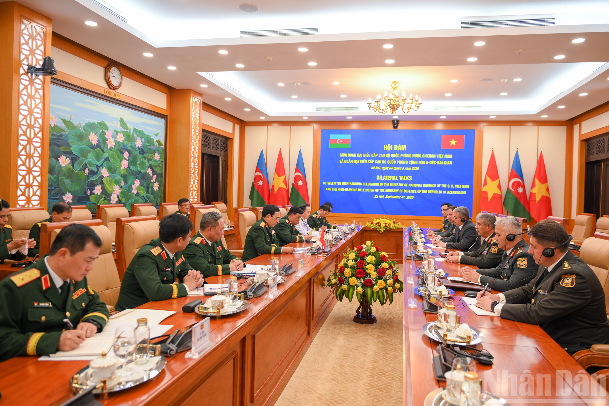 Quang cảnh cuộc hội đàm. ndo_br_bqg-tiep-az-0420.jpg