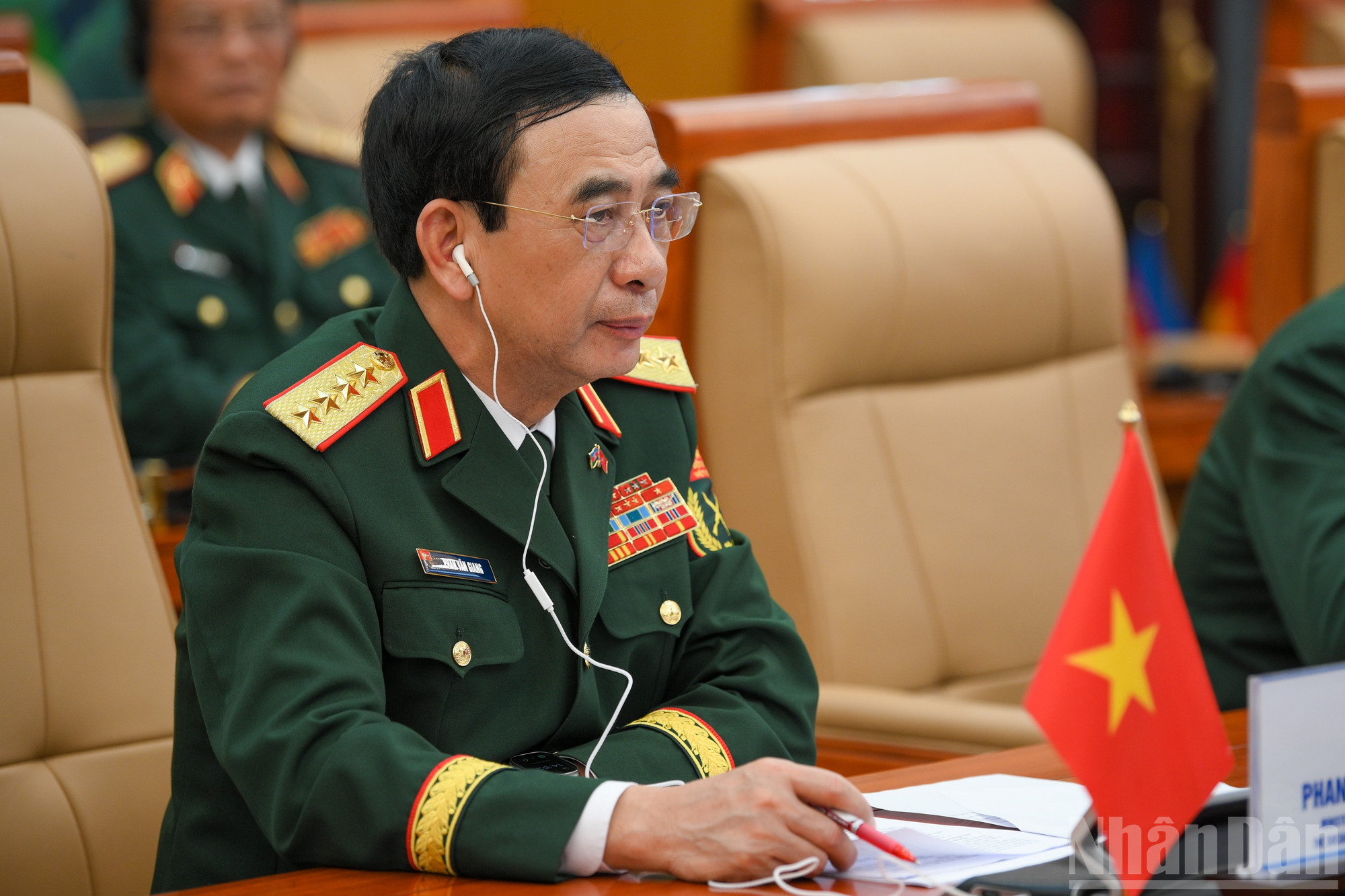 Đại tướng Phan Văn Giang, Ủy viên Bộ Chính trị, Phó Bí thư Quân ủy Trung ương, Bộ trưởng Quốc phòng tại cuộc hội đàm. ndo_br_bqg-tiep-az-0486.jpg