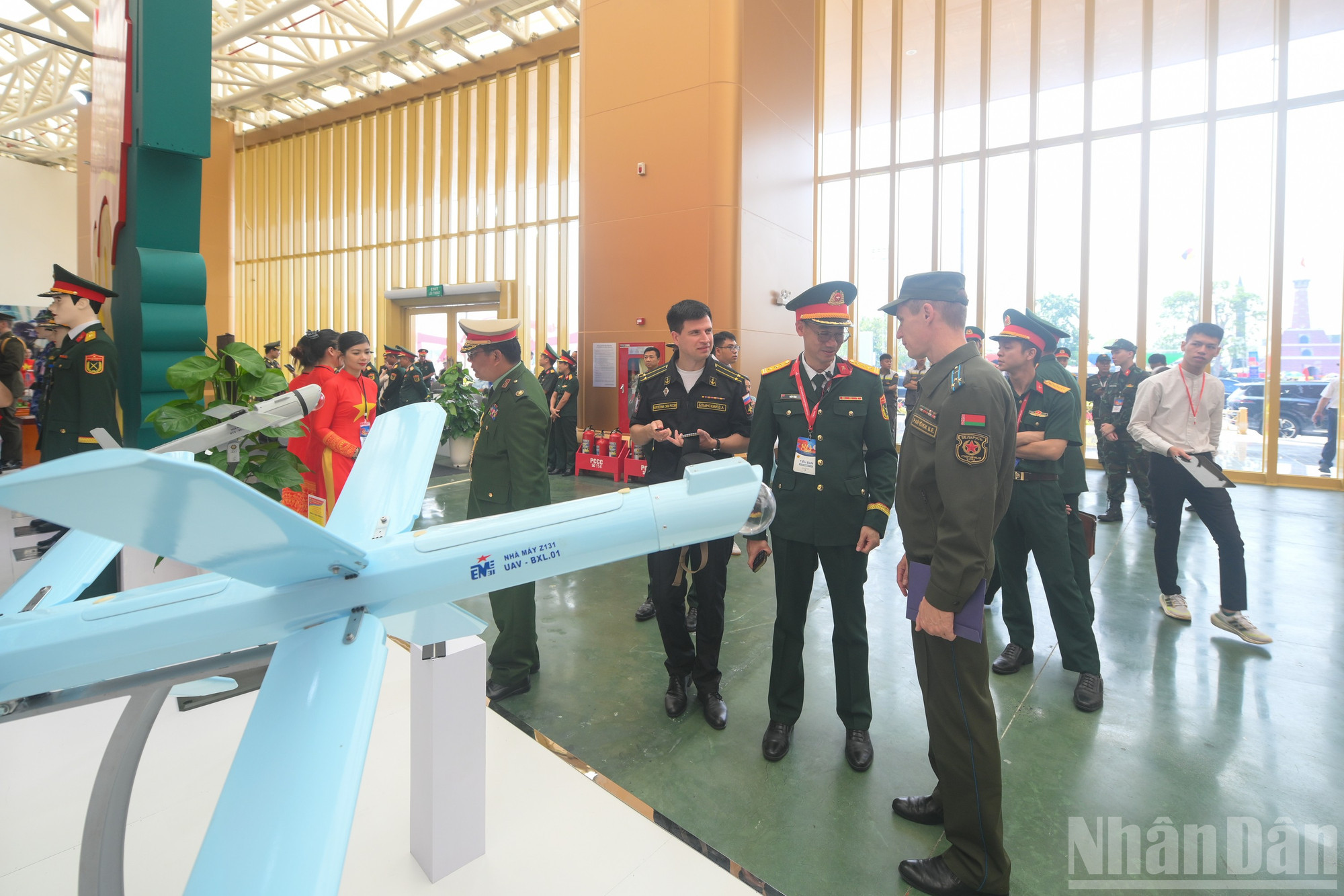 Hành trình 80 năm vẻ vang của Quân đội nhân dân Việt Nam qua Triển lãm thành tựu đất nước ndo_br_khi-tai-tai-trien-lam-5144.jpg