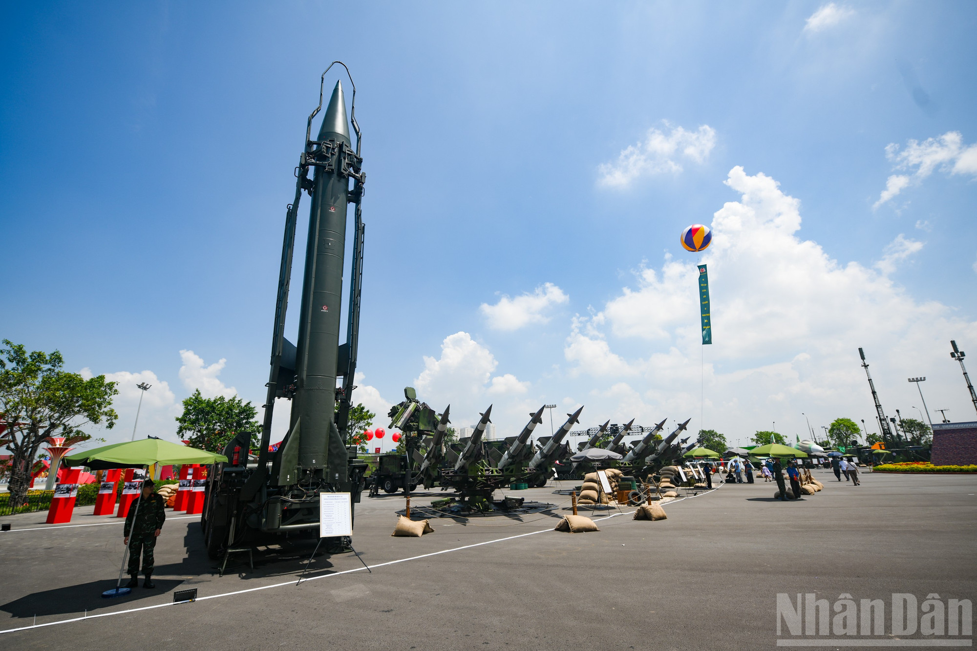 Hành trình 80 năm vẻ vang của Quân đội nhân dân Việt Nam qua Triển lãm thành tựu đất nước ndo_br_khi-tai-tai-trien-lam-6814.jpg
