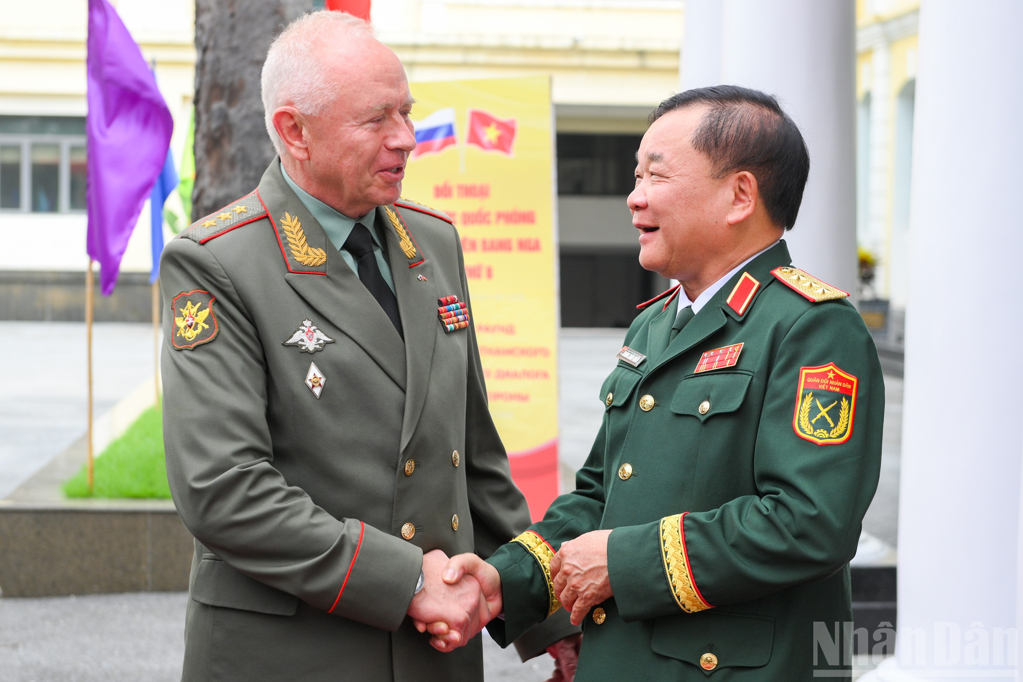 Thượng tướng Hoàng Xuân Chiến và Thượng tướng Alexander Vasilyevich Fomin. ndo_br_bqp-gap-nga-9133.jpg