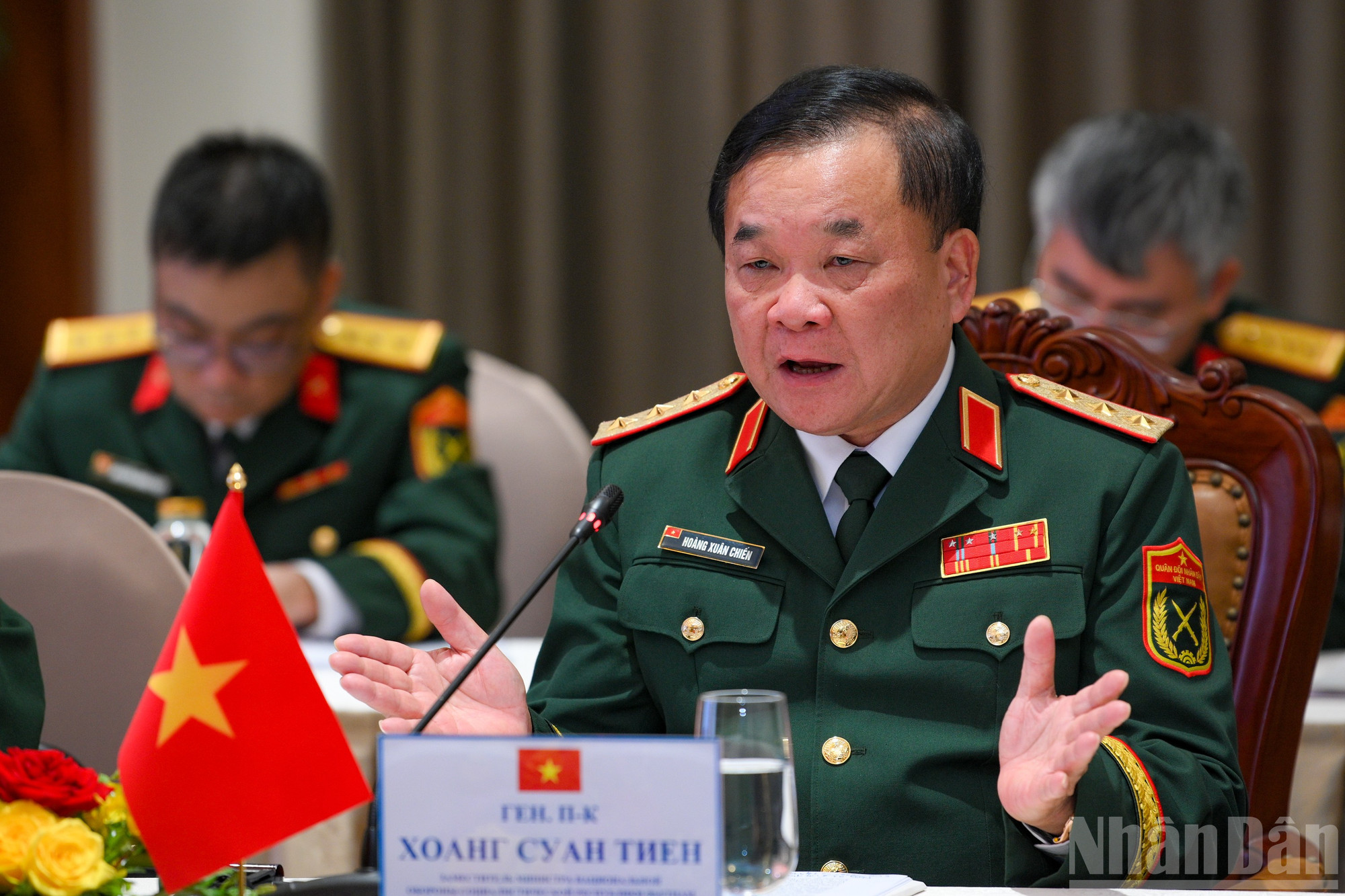 Thượng tướng Hoàng Xuân Chiến phát biểu tại đối thoại. ndo_br_bqp-gap-nga-9307.jpg