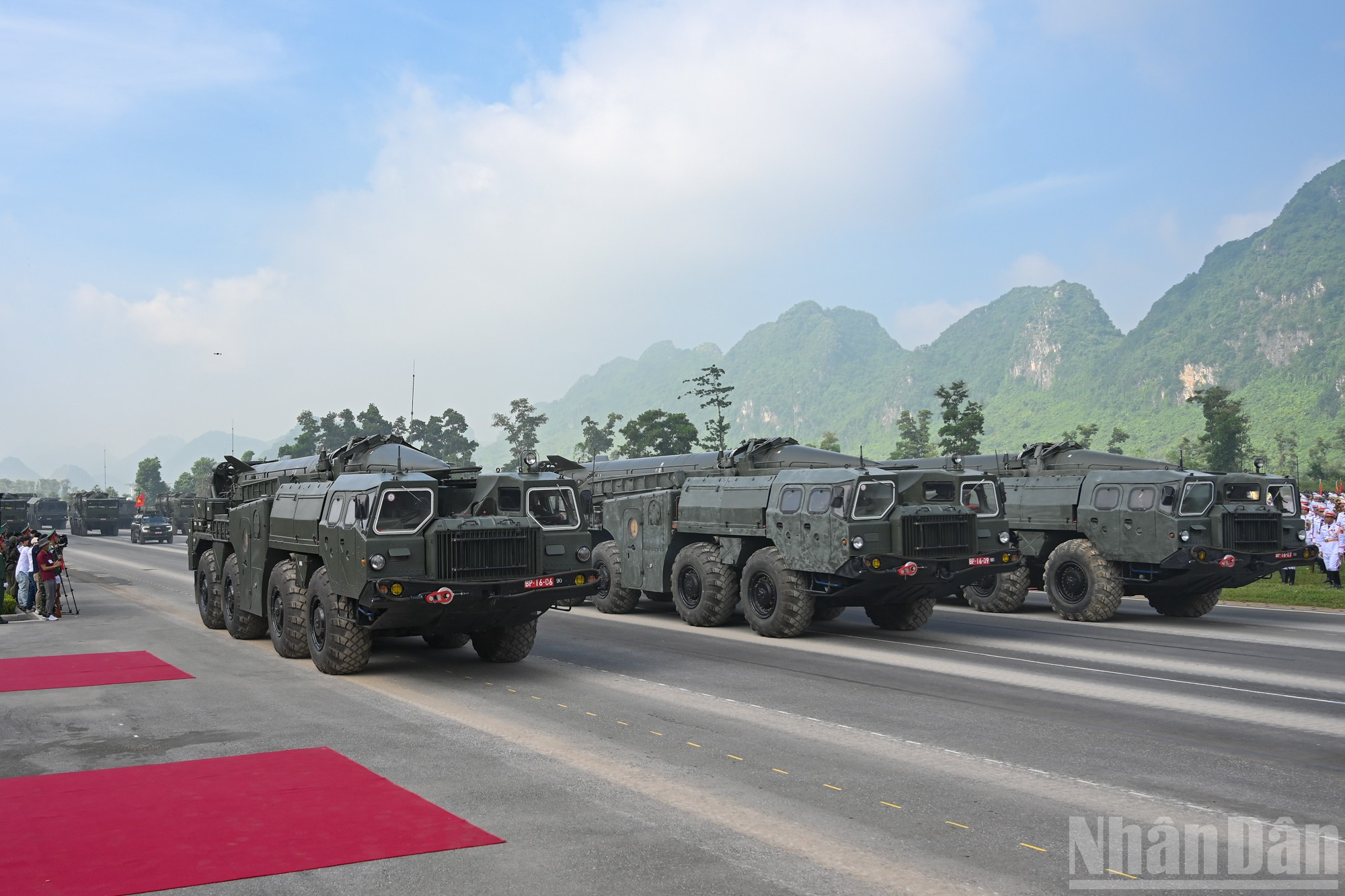 Trang thiết bị, khí tài tham gia diễu binh, diễu hành. ndo_br_tong-hop-luyen-9981.jpg