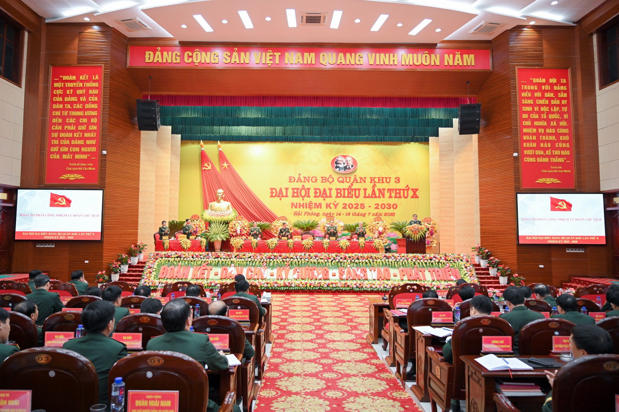 Toàn cảnh Đại hội phiên trù bị. dai-hoi-quan-khu-3-3896.jpg