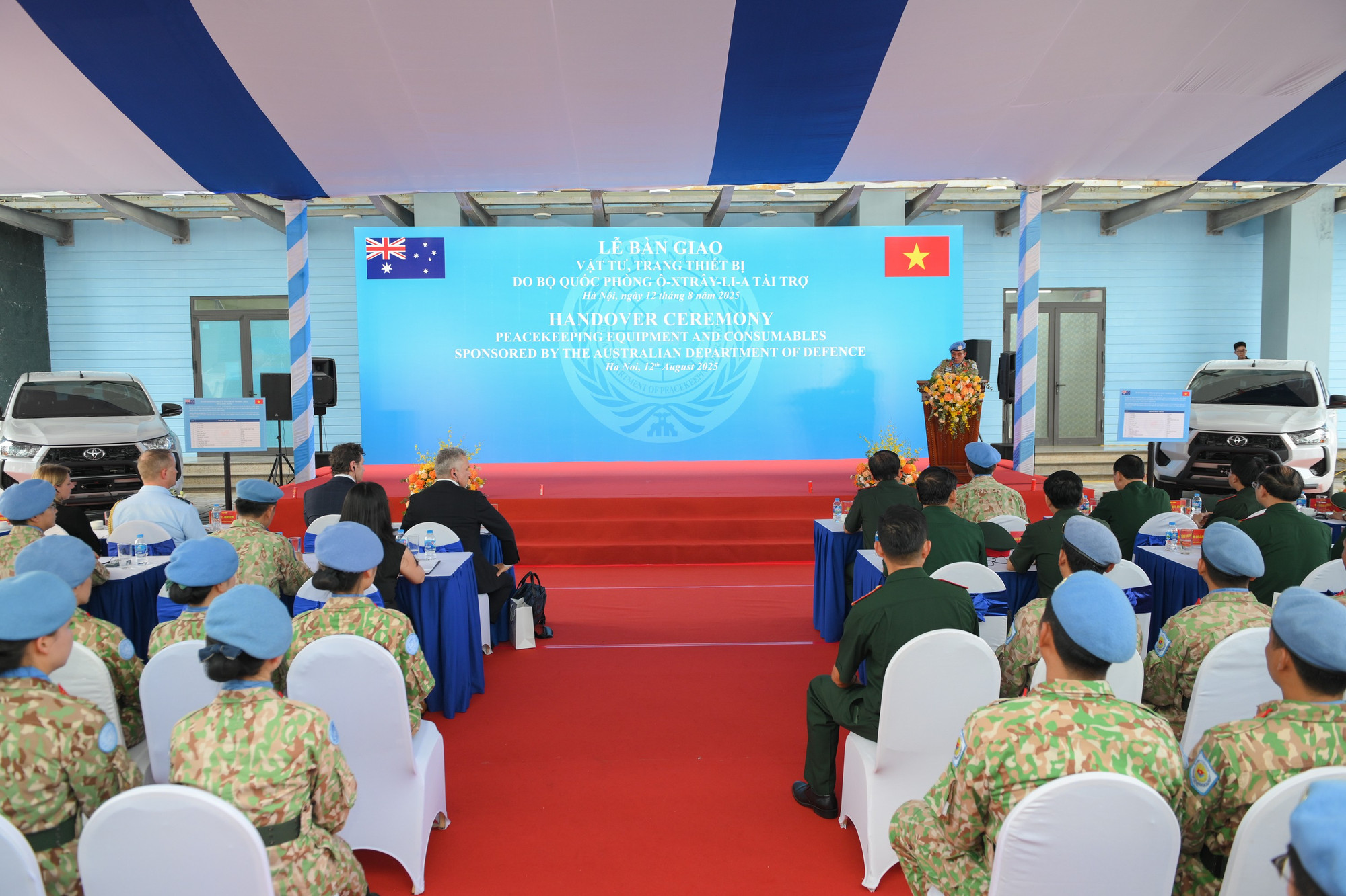 Quang cảnh lễ bàn giao. cuc-gin-giu-hoa-binh-1030.jpg
