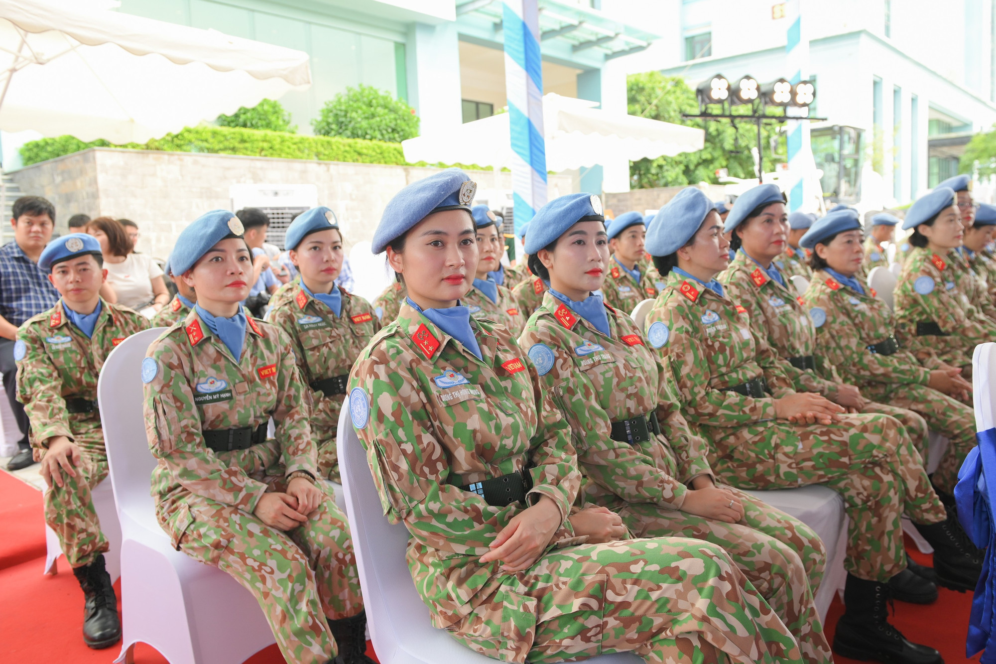 Những chiến sĩ lực lượng Gìn giữ hòa bình tại sự kiện. cuc-gin-giu-hoa-binh-1260.jpg