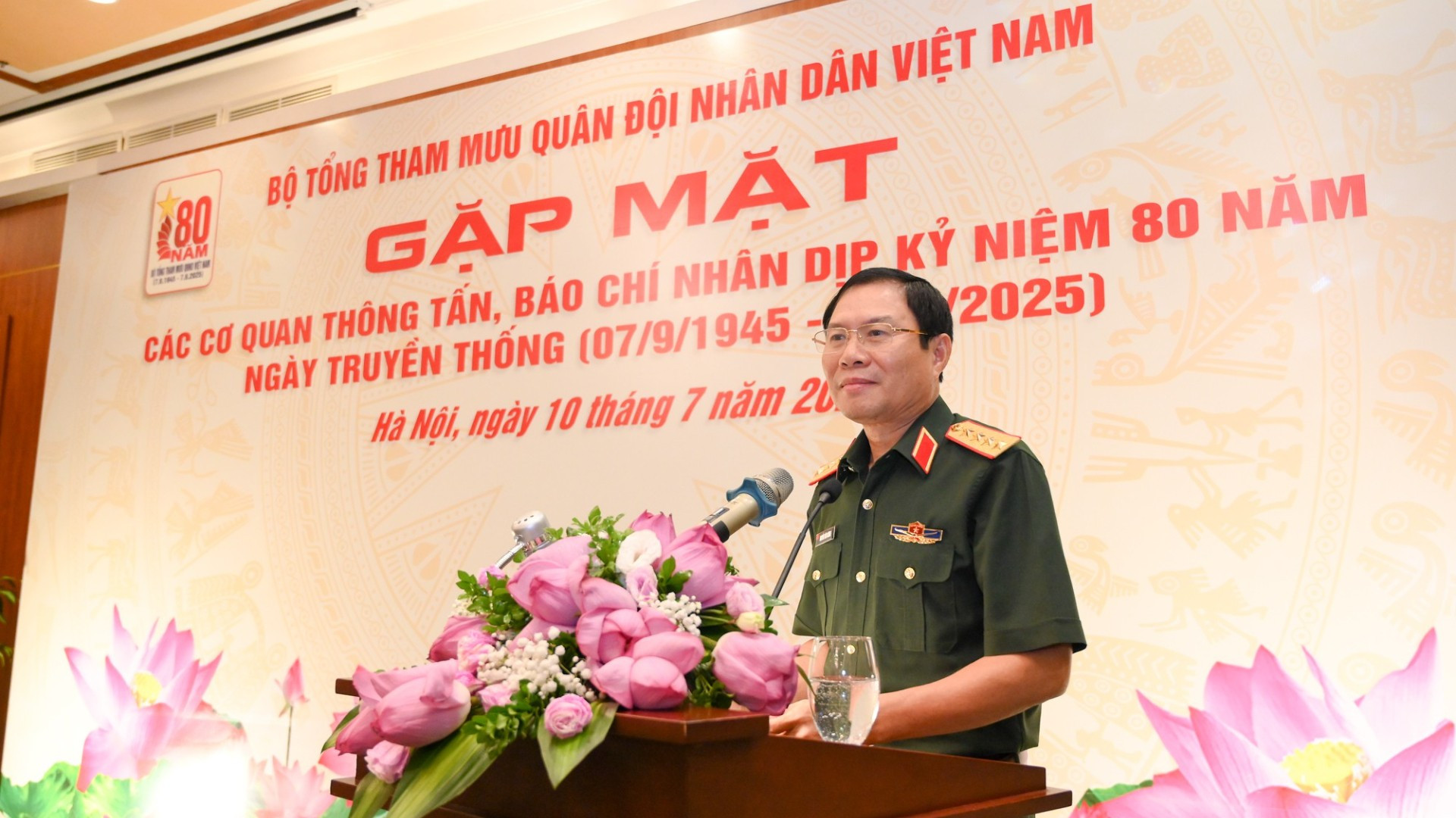 Đại tướng Nguyễn Tân Cương, Ủy viên Trung ương Đảng, Ủy viên Thường vụ Quân ủy Trung ương, Tổng Tham mưu trưởng Quân đội nhân dân Việt Nam, Thứ trưởng Quốc phòng, phát biểu tại buổi gặp mặt. (Ảnh: THẾ ĐẠI) bo-tong-tham-muu-3274-1132.jpg