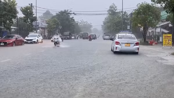 [Video] Nam Bộ bước vào đợt mưa lớn, Biển Đông có khả năng xuất hiện áp thấp nhiệt đới