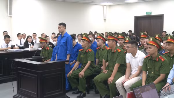 [Video] Xét xử 29 bị cáo trong dây chuyền sản xuất 426 lô sản phẩm sữa giả