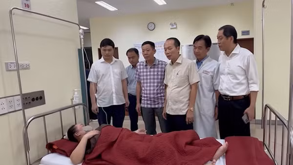 [Video] Bộ Y tế yêu cầu điều tra, làm rõ nguyên nhân vụ 174 người nhập viện nghi ngộ độc thực phẩm ở Huế