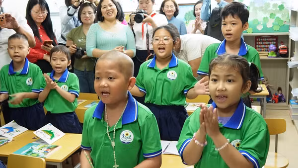 [Video] Lễ khai giảng đặc biệt của bệnh nhi ung thư