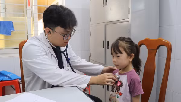 [Video] Hơn 1.800 trẻ em được khám sàng lọc bệnh tim bẩm sinh miễn phí
