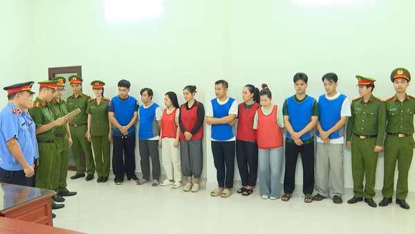 [Video] Khởi tố 22 bị can, thu giữ 1.100 viên kim cương các loại
