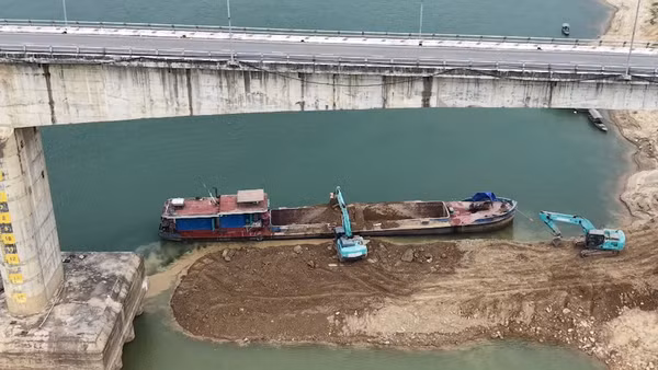 [Video] Chậm tiến độ sửa chữa cầu sông Lô ở Phú Thọ
