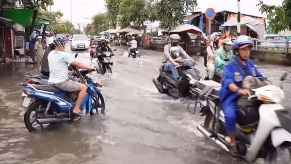 [Video] TP Hồ Chí Minh cảnh báo triều cường vượt báo động 3