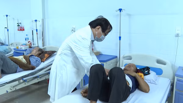 [Video] 55 người nhập viện do nghi ngộ độc thực phẩm sau khi ăn bánh mì 