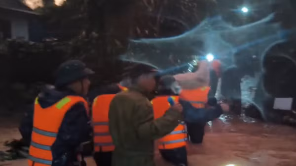 [Video] Lâm Đồng: Mưa lớn khiến nhiều hộ dân, du khách phải sơ tán, hơn 300 ha cây trồng bị thiệt hại