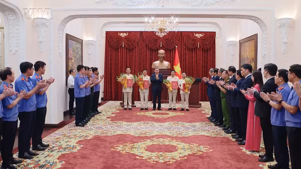 [Video] Tổng Bí thư, Chủ tịch nước Tô Lâm trao quyết định bổ nhiệm Kiểm sát viên Viện kiểm sát nhân dân tối cao