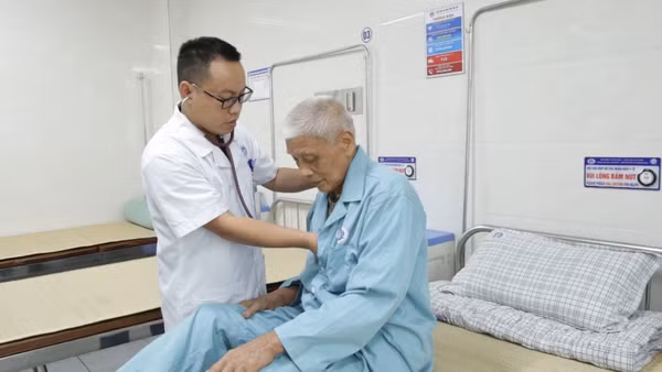 [Video] Cứu sống người bệnh ngừng tim 15 lần liên tiếp