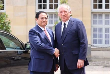 Thủ tướng Phạm Minh Chính và Thủ tướng Pháp Francois Bayrou. (Ảnh: VGP/Nhật Bắc)