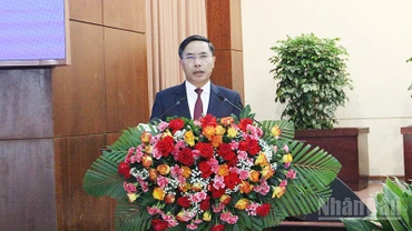 Đồng chí Phạm Đức Ấn phát biểu nhận nhiệm vụ.