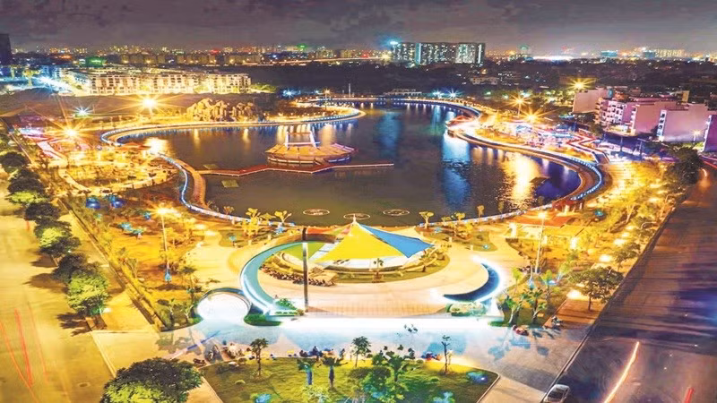Công viên Ngọc Thụy (Long Biên) đưa vào sử dụng góp phần tạo điểm nhấn về cảnh quan đô thị, không gian hiện đại cho Thủ đô. (Ảnh MẠNH QUÂN)