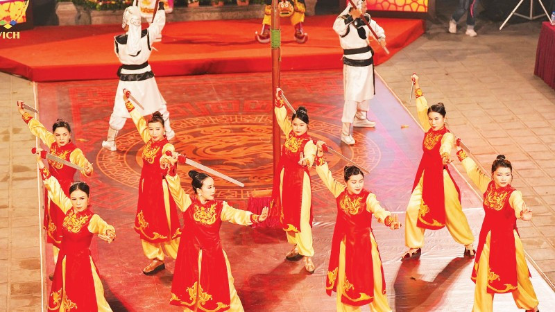 Những màn trình diễn ấn tượng trong tour “Tiếng chuông Trấn Vũ”.