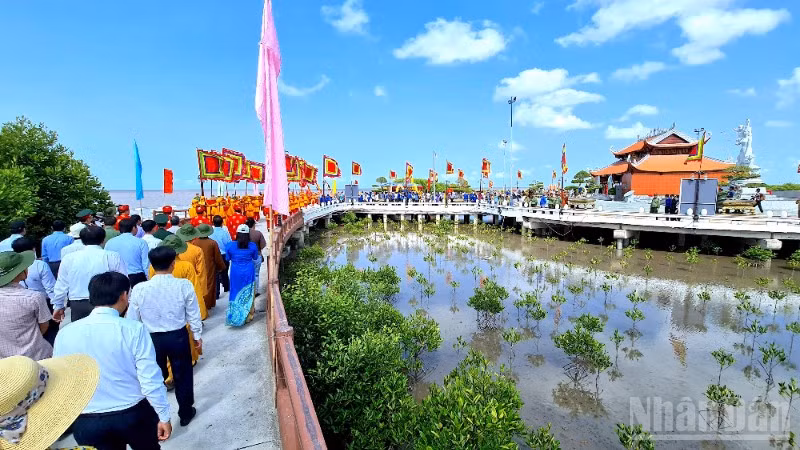 Lễ hội văn hóa ngày ở Cà Mau góp phần cố kết cộng đồng dân cư, phát huy tinh thần đoàn kết trong cộng đồng…