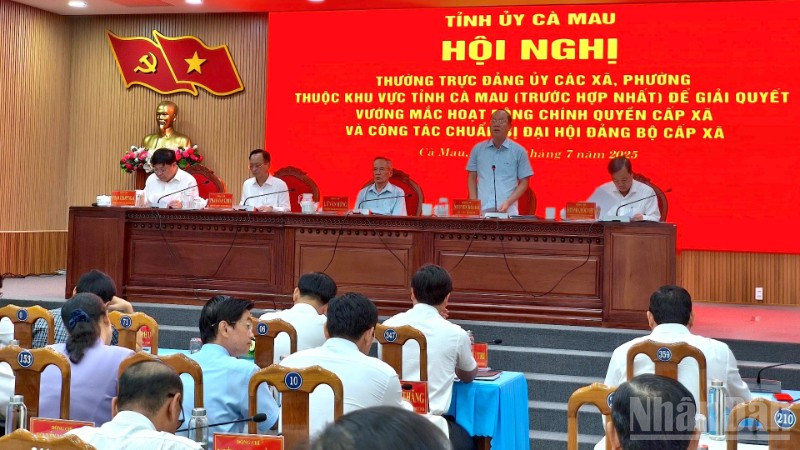 Quang cảnh hội nghị của Tỉnh ủy Cà Mau tháo gỡ vướng mắc cho hoạt động chính quyền cấp xã.