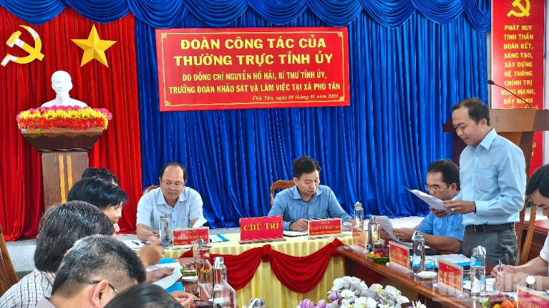 Quang cảnh buổi làm việc chiều 8/1 tại xã Phú Tân, tỉnh Cà Mau.