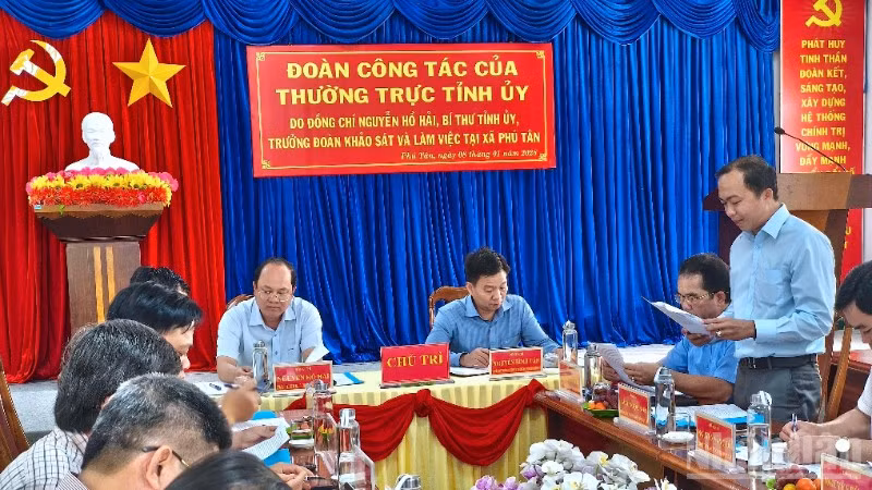 Quang cảnh buổi làm việc chiều 8/1 tại xã Phú Tân, tỉnh Cà Mau.