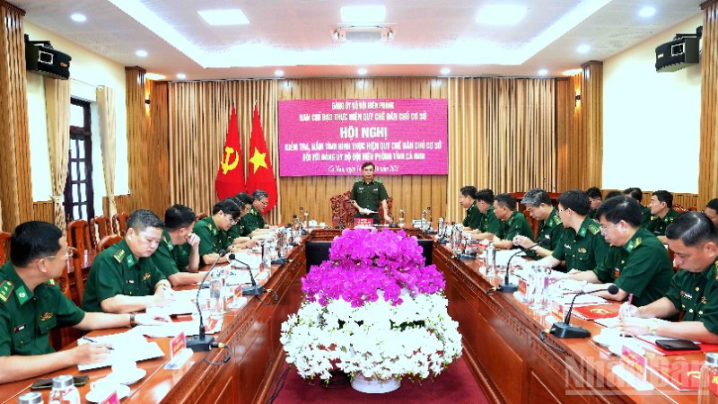 Đoàn công tác của Bộ Tư lệnh Bộ đội Biên phòng kiểm tra việc thực hiện Quy chế dân chủ cơ sở tại cơ quan Ban Chỉ huy Bộ đội Biên phòng Cà Mau.