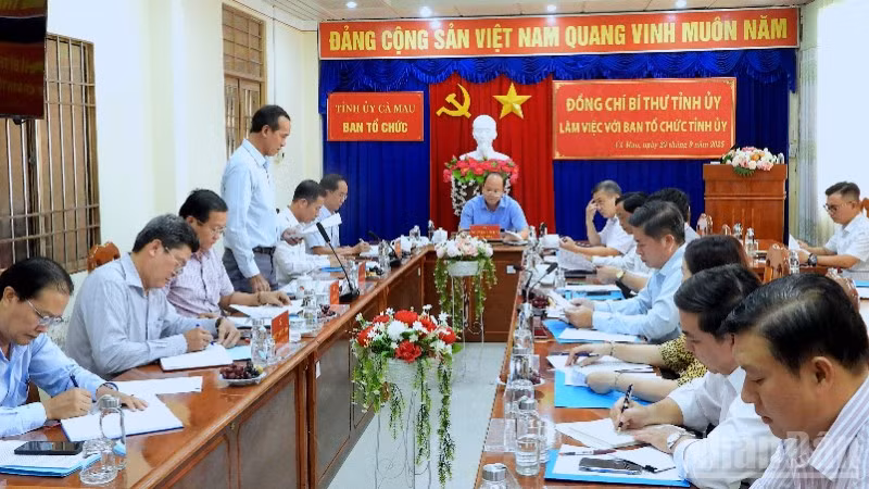 Quang cảnh buổi làm việc của Bí thư Tỉnh ủy Cà Mau với Ban Tổ chức Tỉnh ủy vào chiều 23/9.