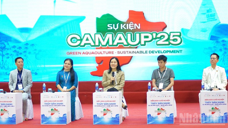 Các chuyên gia đóng góp ý kiến tại Diễn đàn khởi nghiệp ở Cà Mau.